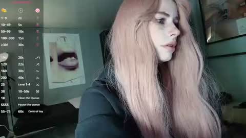 Snapshot of piera_ chatting on 06/17/26, 07:15 Piera online show from 06/17/26, 07:15