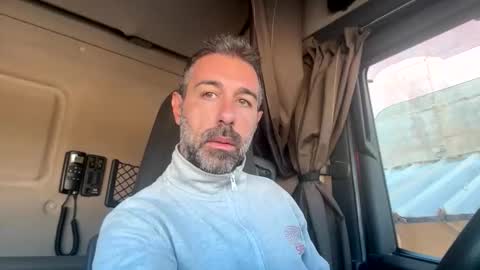 pierotu online show from 10/10/25, 06:23