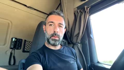 pierotu online show from 10/24/25, 10:22