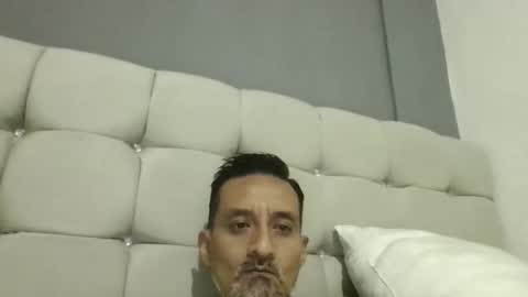 Snapshot of pieslatinos chatting on 01/14/26, 02:50 pieslatinos online show from 01/14/26, 02:50