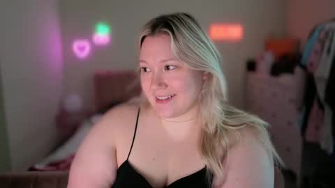 Piggy Rose online show from 11/02/25, 07:05