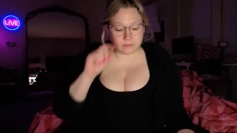 Piggy Rose online show from 04/08/26, 12:43