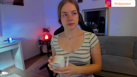 PiinkPandora online show from 11/16/25, 03:17