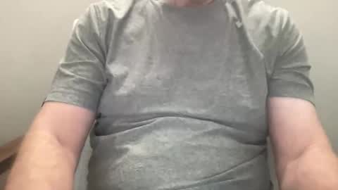 pika128689 online show from 10/19/25, 06:41