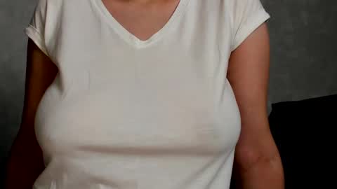 PikaNikaAh online show from 12/22/24, 10:25