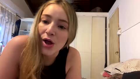 Snapshot of pilimartinez22 chatting on 02/08/25, 11:24 pilimartinez22 online show from 02/08/25, 11:24