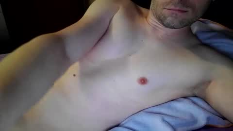 Snapshot of pimptheride chatting on 10/01/25, 08:42 Bee online show from 10/01/25, 08:42