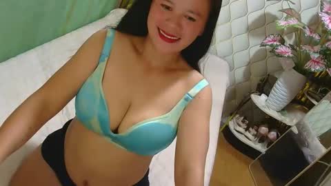 Snapshot of pinay_flor chatting on 04/13/26, 11:05 IM FLOR online show from 04/13/26, 11:05