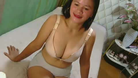 Snapshot of pinay_flor chatting on 04/25/26, 12:46 IM FLOR online show from 04/25/26, 12:46
