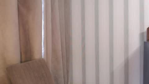 Snapshot of pineapple__mood chatting on 06/08/26, 08:15 online show from 06/08/26, 08:15