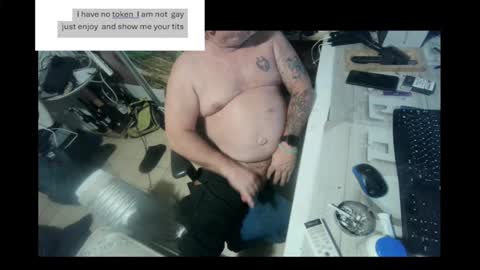 Snapshot of pini_z chatting on 12/26/24, 10:09 pini_z online show from 12/26/24, 10:09