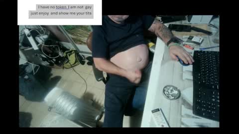 Snapshot of pini_z chatting on 12/27/24, 02:25 pini_z online show from 12/27/24, 02:25