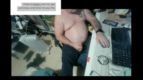 Snapshot of pini_z chatting on 12/28/24, 12:47 pini_z online show from 12/28/24, 12:47