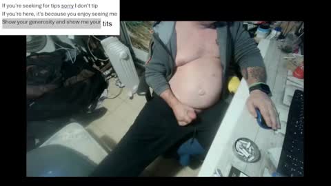 Snapshot of pini_z chatting on 01/15/25, 05:37 pini_z online show from 01/15/25, 05:37