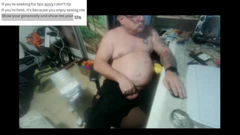 Snapshot of pini_z chatting on 02/02/25, 04:11 pini_z online show from 02/02/25, 04:11