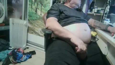 Snapshot of pini_z chatting on 02/14/26, 06:48 pini_z online show from 02/14/26, 06:48