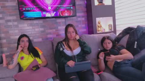 pink_as online show from 07/03/26, 08:26
