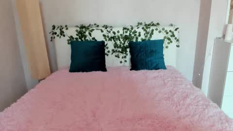 pink_lila18 online show from 09/19/25, 09:00
