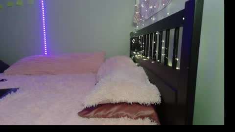 Snapshot of pink_tv chatting on 09/25/25, 12:47 pink_tv online show from 09/25/25, 12:47