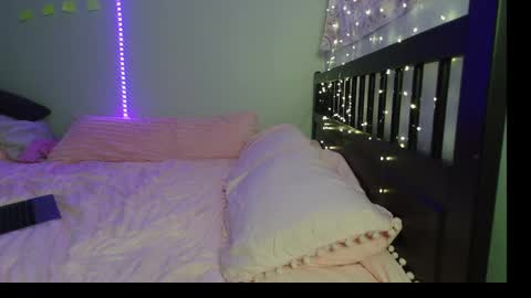 Snapshot of pink_tv chatting on 10/03/25, 12:51 pink_tv online show from 10/03/25, 12:51