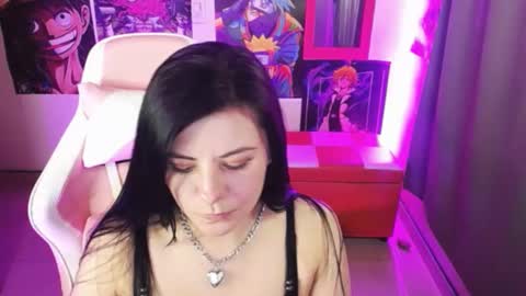 pink_yuii online show from 10/06/25, 10:07