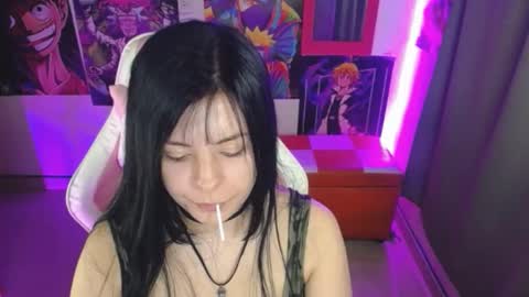 pink_yuii online show from 11/09/25, 12:09