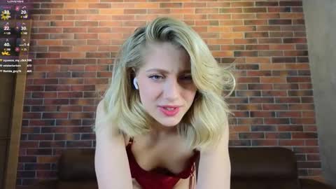 Adele online show from 01/08/25, 11:30