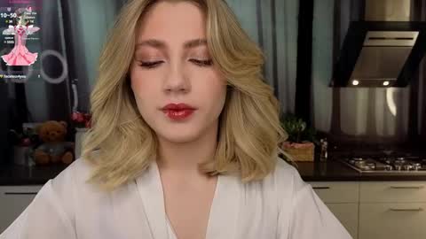 Adele online show from 02/14/25, 10:07