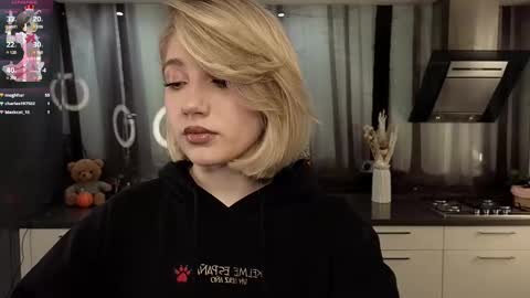 Adele online show from 02/25/25, 10:26