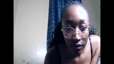 Snapshot of pinkaura_ chatting on 05/20/26, 07:09 PinkyAura online show from 05/20/26, 07:09