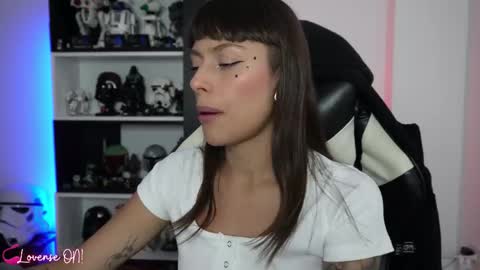 Snapshot of pinkcatlive chatting on 12/15/25, 07:18 Emily online show from 12/15/25, 07:18