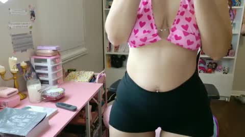 Snapshot of pinkcheetodomain chatting on 02/14/25, 12:09 pinkcheetodomain online show from 02/14/25, 12:09