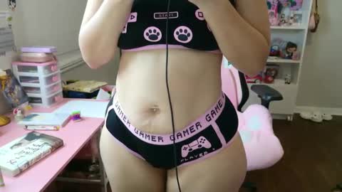 Snapshot of pinkcheetodomain chatting on 02/19/25, 02:12 pinkcheetodomain online show from 02/19/25, 02:12