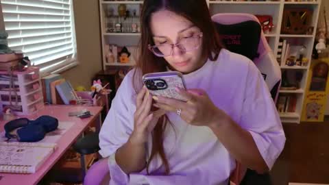 Snapshot of pinkcheetodomain chatting on 09/21/25, 04:08 pinkcheetodomain online show from 09/21/25, 04:08