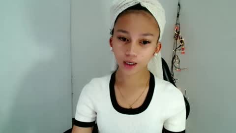 Snapshot of pinkdollbaby_ chatting on 05/07/26, 01:00 pinkdollbaby_ online show from 05/07/26, 01:00