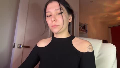 pinkdollylovv online show from 11/02/25, 09:39