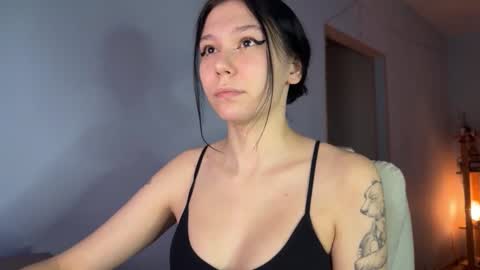 pinkdollylovv online show from 12/21/25, 08:38