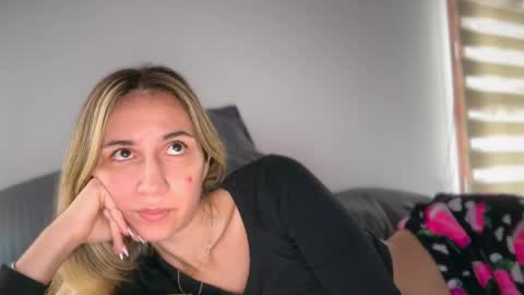 Pinkilola online show from 04/19/26, 03:55