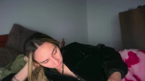 Pinkilola online show from 05/19/26, 02:56