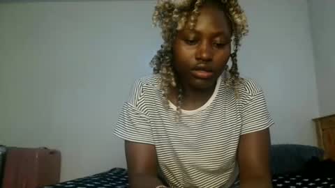 Snapshot of pinklover2003 chatting on 06/10/26, 11:31 Serena online show from 06/10/26, 11:31