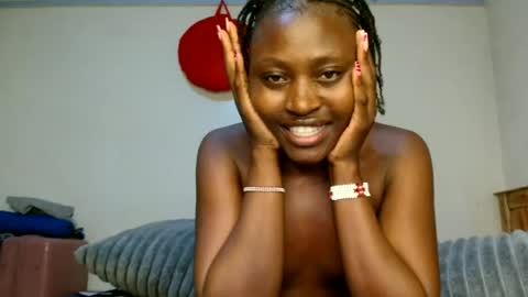Snapshot of pinklover2003 chatting on 06/19/26, 08:12 Serena online show from 06/19/26, 08:12