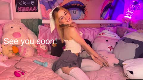 Gwenie online show from 12/09/24, 03:50