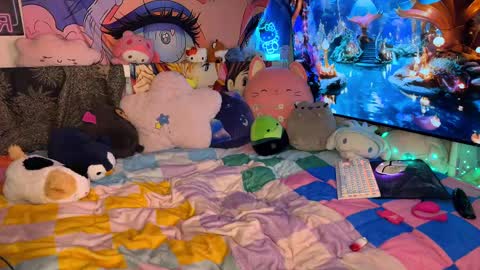 Gwenie online show from 03/10/25, 04:28