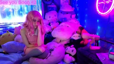 Gwenie online show from 10/12/25, 06:40