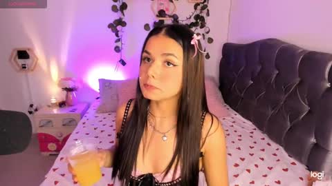 Snapshot of pinkpantherr_ chatting on 12/19/24, 07:18 Sarah .. online show from 12/19/24, 07:18