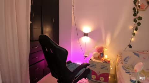 Snapshot of pinkpantherr_ chatting on 12/29/24, 03:44 Sarah .. online show from 12/29/24, 03:44