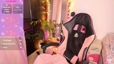 Snapshot of pinkpantherr_ chatting on 02/01/25, 04:56 Sarah .. online show from 02/01/25, 04:56