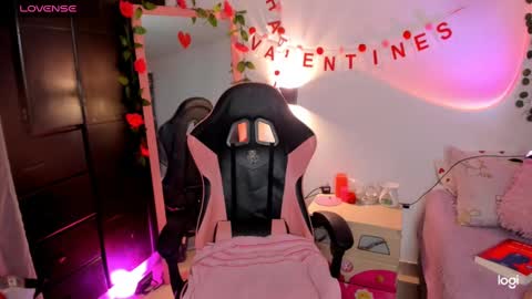 Snapshot of pinkpantherr_ chatting on 02/15/25, 05:19 Sarah .. online show from 02/15/25, 05:19