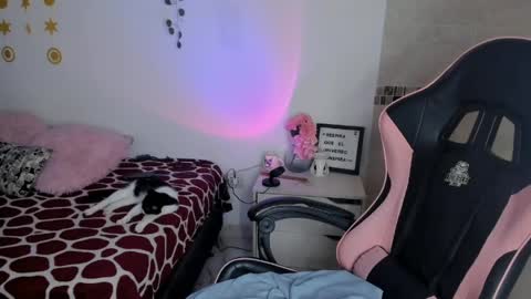 Sarah .. online show from 04/20/26, 09:05