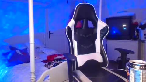 Snapshot of pinkpillbambi chatting on 01/26/25, 11:39 pinkpillbambi online show from 01/26/25, 11:39